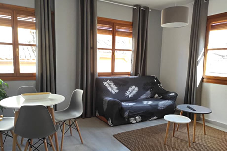 meeting room at hostel nest style granada