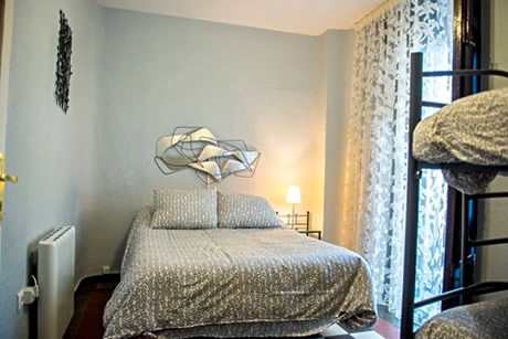 double room with towels on the bed in the venice gomerez hostel