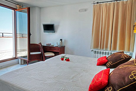 room with balcony at hotel arabeluj
