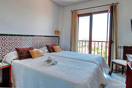 single single room with open window and granada visits in arabeluj hotel