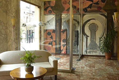 entrance to the macia plaza hotel in granada