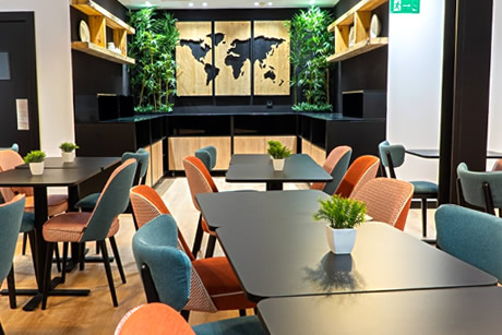 restaurant with dark green and orange chairs in puerta de las granadas