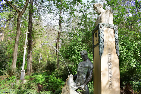 angel ganivet monument