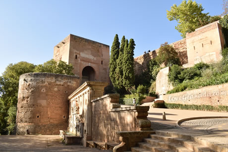 gate of justice to enter alhambra