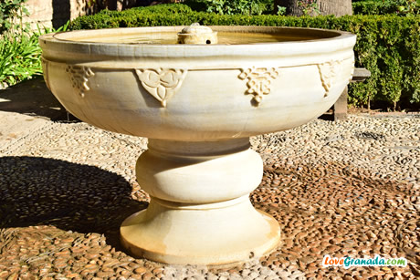 fountain in algrave garden