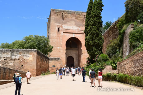 gate of justice in the alhambra