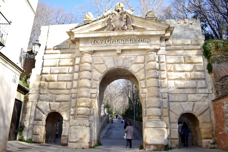 walking from to plaza nueva to the alhambra