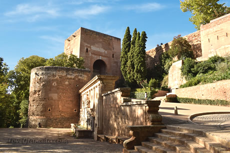 justice gate on the way to the alhambra