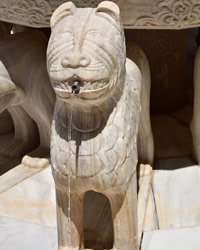lion in the alhambra palace
