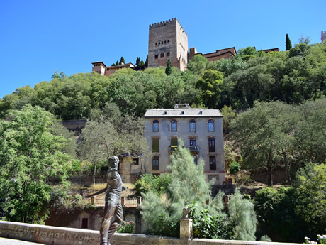 paseo tristes in spring