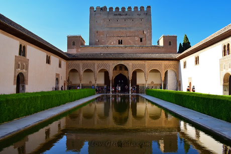 patio arrayanes in the alhambra
