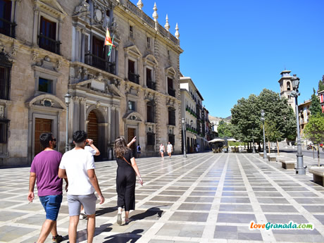 walk in plaza nueva towards alhambra