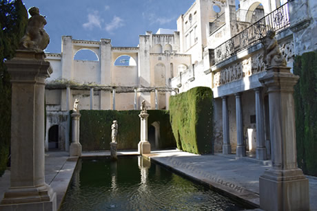 patio of rodriguez acosta museum