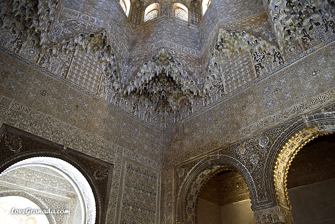 patio comares of the alhambra in granada