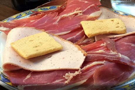 ham table at the arca de noe restaurant