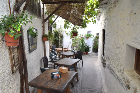 lagar restaurant on a narrow street
