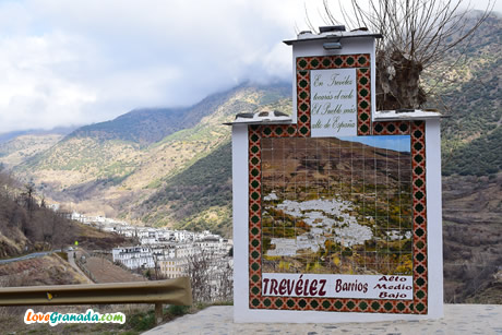 road with a motorhome and trevelez sign