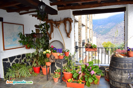 wodden house decorations of trevelez