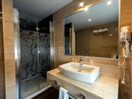 modern bathroom at casablanca
