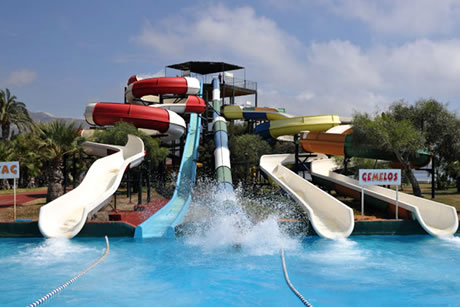 hidro tubo attraction in aqua tropic water park