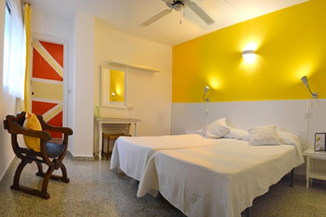 bedroom in hostel altamar in almuñecar