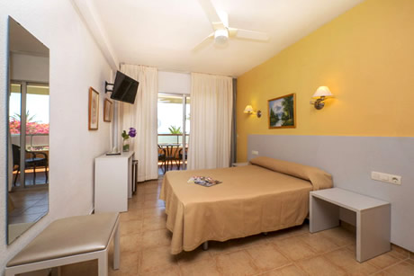 double room with balcony in hostel velilla in almuñecar