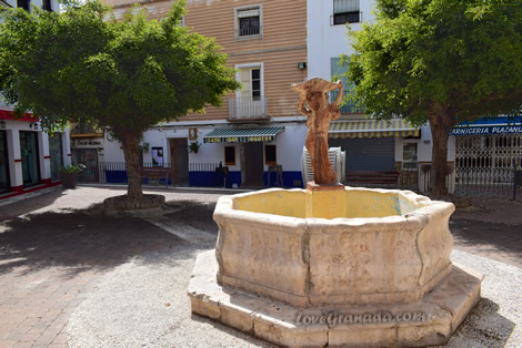 entrance to the higuitos bar in almuñecar