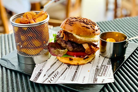 hamburger in bola marina in la herradura