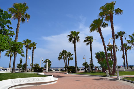 park for waking and cycling next to poniente beach