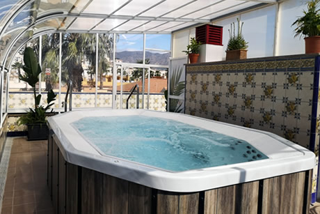 jacuzzi on a terrace in hotel avenida tropical