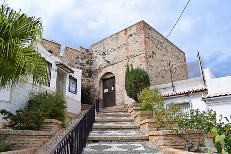 entrance door to the salobreña castle