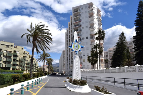 entrance to the salomar urbanization in salobrena