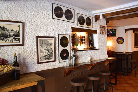 cozy style interior in bar of realejo