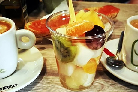 fruit salad and cafe in massay coffee shop in granada