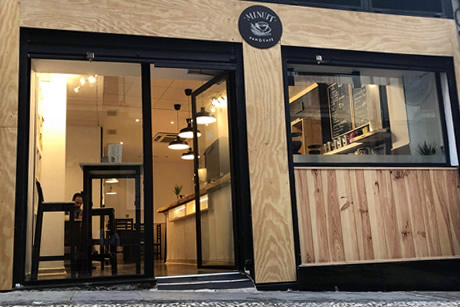 minuit pan y cafe coffee shop entrance