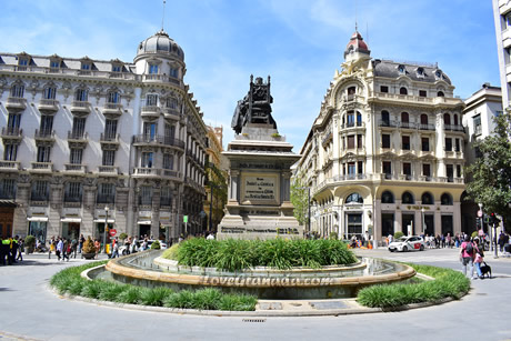 isabel catolica square in granada