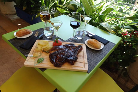 plate of barbeque in carmen verde luna in granada
