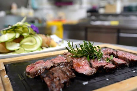 grilled meat in jardines of zoraya restaurant in granada