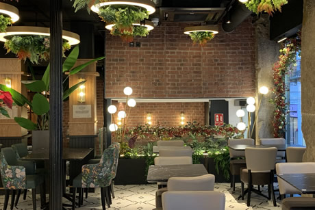 modern decoration of la cueva restaurant