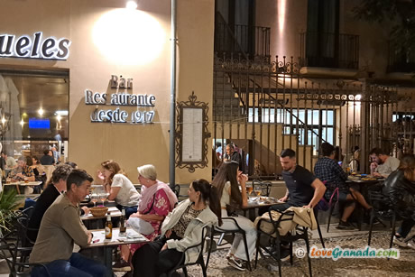 tables in manueles restaurant