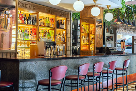 reverso gastrobar counter