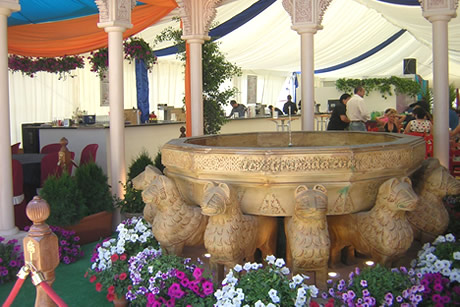 alhambra lions fountain in in front of stand