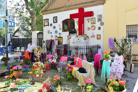 patio decorations on dia de la cruz