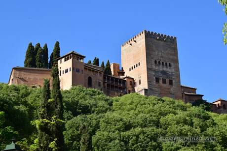 alhambra from paseo de los tristes