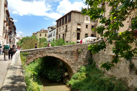 bridge in the darro race in Granada