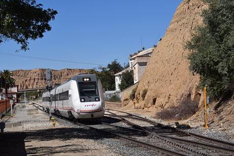train reaching granada