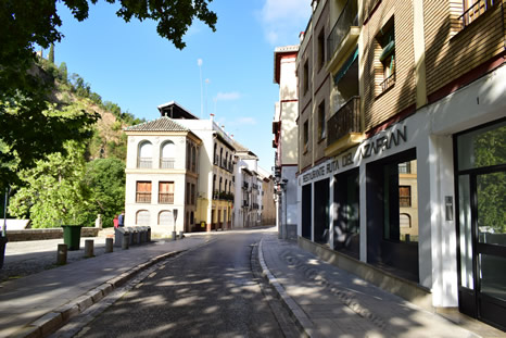interior of the Ruta del Azafran restaurant with reflection of Carrera del Darro