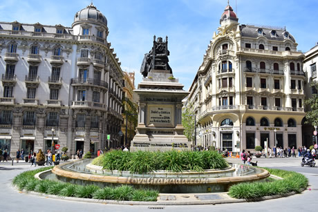 isabel catolica square and buildings nearby