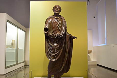 roman statue in arqueological museum