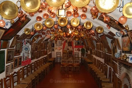 7 flamenco shows, interior of the flamenco cave with beautiful decorations